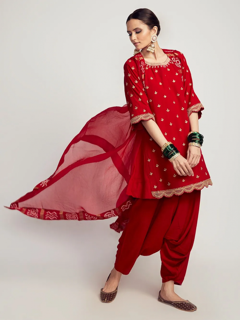15 Indian Wedding Guest Outfit Ideas To Make A Statement This