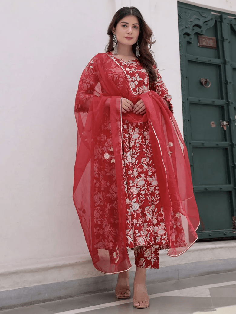 FestiveGuide: Splendid Teej Outfit Ideas For Newlywed Brides | Sharara  designs, Sharara suit designs, Pakistani dresses